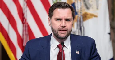 СМИ: Поездку Вэнса на переговоры в Исламабад отложили