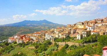 В Италии можно купить дом всего за 1 евро в горах