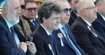 Nicușor Dan, primit cu fanfară la Istanbul. A salutat garda în limba turcă