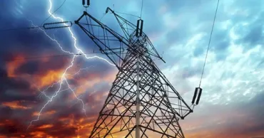 Avarii la două linii electrice de 400 kV, după furtuna puternică
