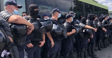 Протестующим фермерам перекрыли дорогу на Кишинев.