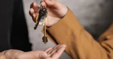 Мошенники убили женщину, доведя ее до алкогольной комы, и продали квартиру в Кишиневе