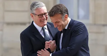 Стармер: Британия, Франция возглавят миссию по защите судоходства в Ормузском проливе