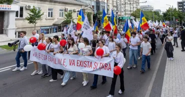 В центре Кишинева проходит «Марш семьи»