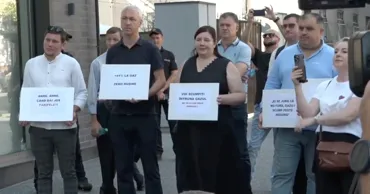 У здания НАРЭ организовали протест против повышения тарифа на газ
