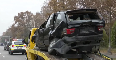 По улицам Кишинева провезли искорёженный BMW, чтобы привлечь внимание водителей.