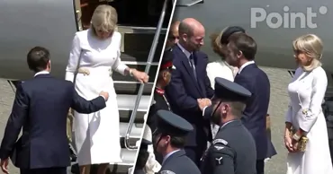 Brigitte Macron a ignorat sfidător mâna soțului ei la ieșirea dintr-un avion la Londra