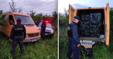 Молдавские пограничники предотвратили контрабанду 50 тысяч пачек сигарет. Фото: Point.md.
