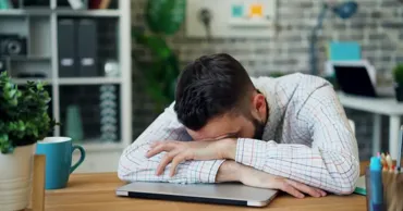 Oboseală după vacanță? Psihologul explică de ce revenirea la rutină poate fi dificilă