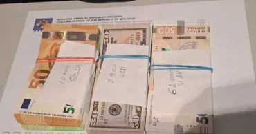 Două tentative de contrabandă cu valută, oprite pe Aeroportul Chișinău