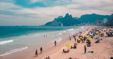 Schimbări pe plajele din Rio de Janeiro: Mai puțină muzică live și băuturi