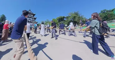 În Japonia, oamenii au mutat manual un turn al unui castel de 360 de tone