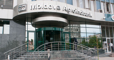 На долю Moldova-Agroindbank приходится более 30% банковского рынка Молдовы.