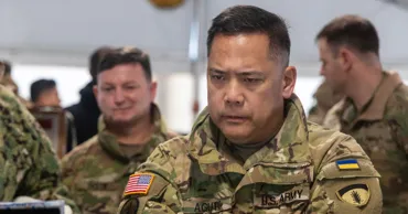 Американский генерал выпил литр чачи в Киеве и потерял секретные документы