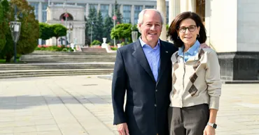 Noul ambasador al SUA a ajuns la Chișinău, la aproape patru luni de la nominalizare