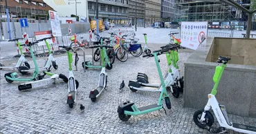 Închirierea trotinetelor electrice va fi interzisă în Praga începând cu luna ianuarie