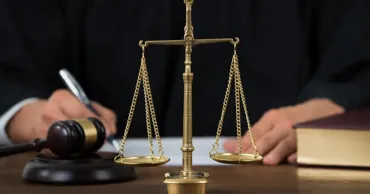 Двух сотрудников Таможенной службы обвиняют в злоупотреблении служебным положением
