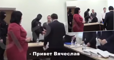 Опубликовано видео с допроса, на котором Платон жмет руку Стояногло.