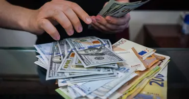 Curs valutar 22 octombrie 2026: Cât valorează un euro și un dolar