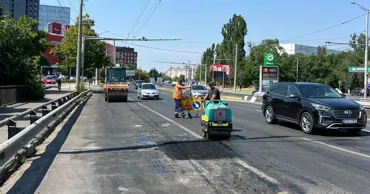 Circa 5.000 de metri pătrați de drumuri, reabilitați într-o săptămână la Chișinău