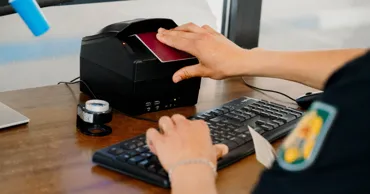 Nouă documente de călătorie cu semne de falsificare, depistate la frontieră