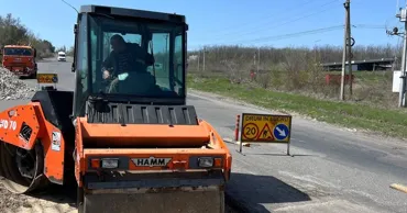 Дорогу к пригороду Будешты восстанавливают после зимы