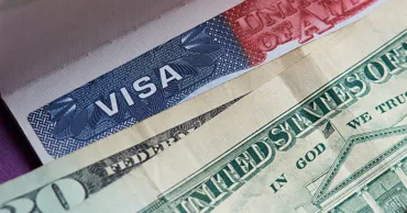 В США введут 20 тысяч долларов залога за визу для 50 стран