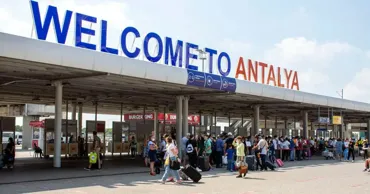 Каждый десятый пассажир Кишинёвского аэропорта в мае летел в Анталью