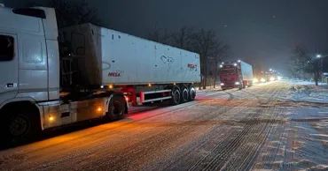 Движение грузовиков по дорогам Молдовы приостановлено до завтрашнего утра