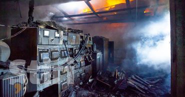 В столице произошел пожар на складе: с огнем боролись 6 расчетов.