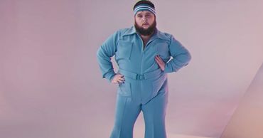 Танцор-«пухляш» из клипа Little Big пошутил про отмену Евровидения.