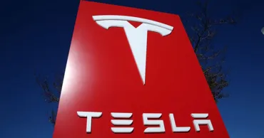 Регулятор США углубил расследование в отношении автопилота Tesla после девяти ДТП