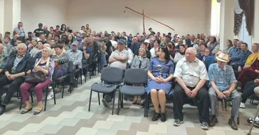 Жители коммуны Петрешть выступили против объединения и требуют пересчитать население