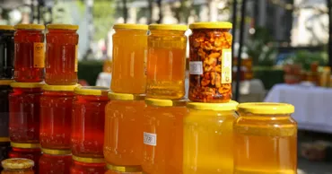 Târgul Apicol din Chișinău își așteaptă clienții cu sortimente variate de miere