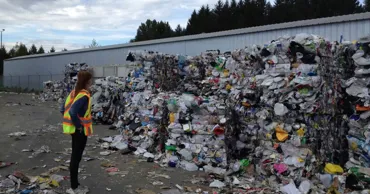 Omenirea nu reușește să facă față reciclării deșeurilor