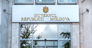 Правительство обещает найти решение по зарплатам учителей на фоне протеста