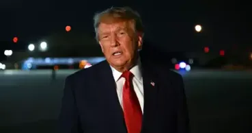 Trump confirmă că a fost mutat pe ascuns în alt avion cu un camion de catering