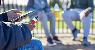 В школах Франции выросла популярность вейпов и снизилось число курильщиков сигарет