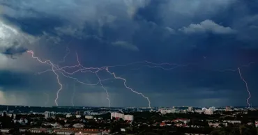 Alertă de vreme rea în Moldova: Se anunță ploi puternice, grindină și vijelii