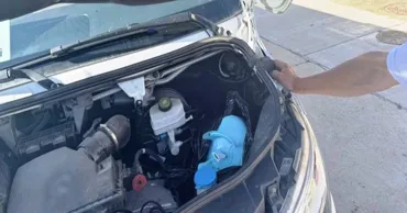 Peste 27 kg de agent refrigerant, găsite într-o mașină din Moldova la Sculeni