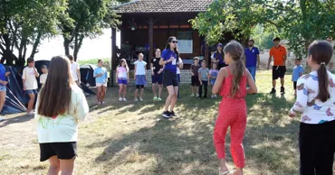 Corturi, jocuri și prietenii noi la Hârtop: 30 de copii trăiesc aventura unei tabere