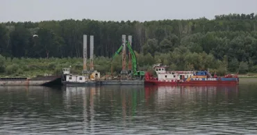 В Румынии затопленные для спасения АЭС баржи охраняют от "охотников за металлоломом"