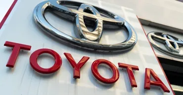 Toyota сокращала производство автомобилей четыре месяц подряд