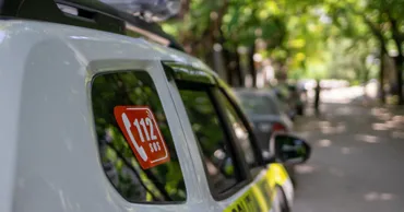 Полиция установила личность водителя, не уступившего дорогу пешеходам в столице