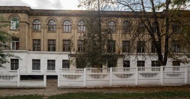 Бельцкие власти пытаются решить проблему ветхих школ.