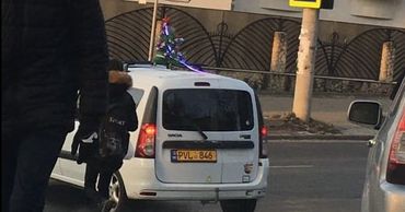В Кишиневе заметили "новогоднее" такси.