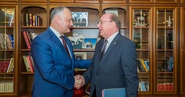 Президент Молдовы встретился с послом Российской Федерации Олегом Васнецовым.