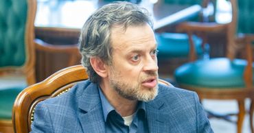 Директор театра имени А. П. Чехова Константин Харет был временно отстранен от должности.