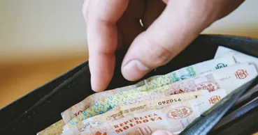 O leafă de doar 6.000 de lei: Profesorii din Căușeni așteaptă majorările salariale