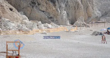 Myrtos, faimoasa plajă din Kefalonia, afectată de o alunecare de teren